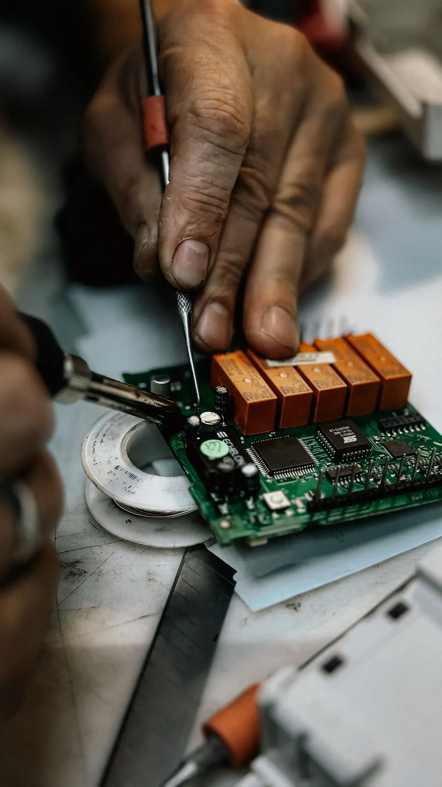 Réparation d&rsquo;un appareil électronique au fer à souder